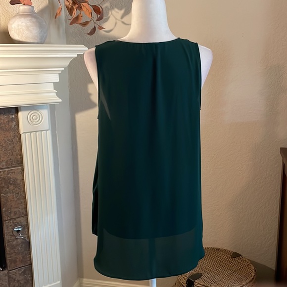 Vince Camuto - green, sleeveless, flowy blouse; high/low: size M - Picture 3 of 6